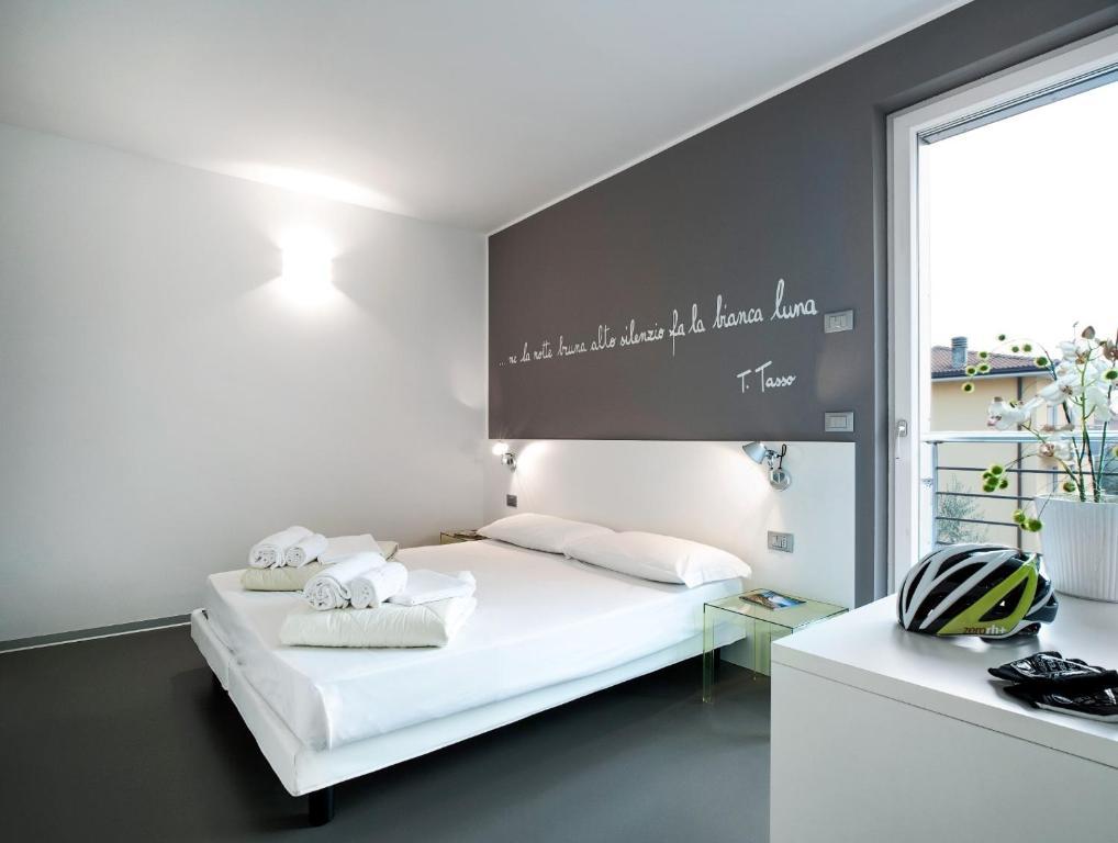 Gardabike Residence Torbole Sul Garda Phòng bức ảnh